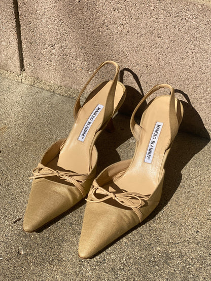 Manolo Blahnik Nude Slingbacks