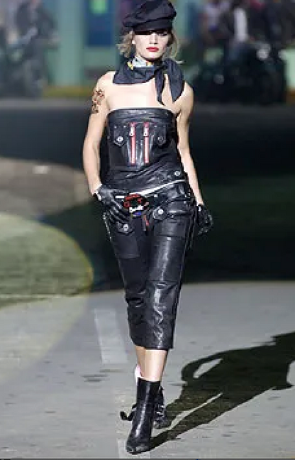 Dsquared² Zipper Detailed Capris Pants